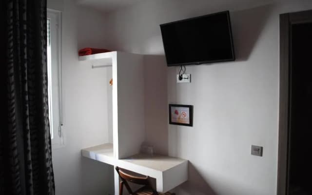 Hostal Abril - photo 4