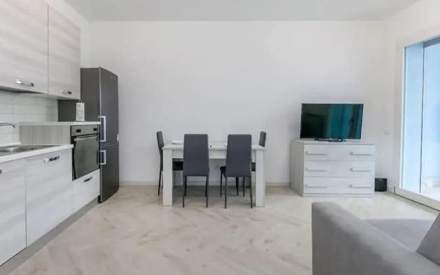 12th Floor Diamond Tower - 72 - photo 2