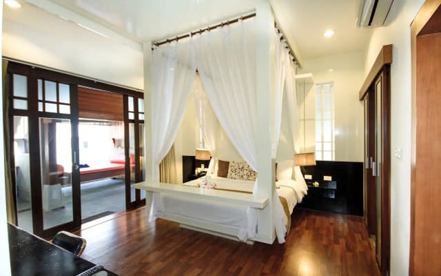 Pao Jin Poon Beach Front Villa - photo 2
