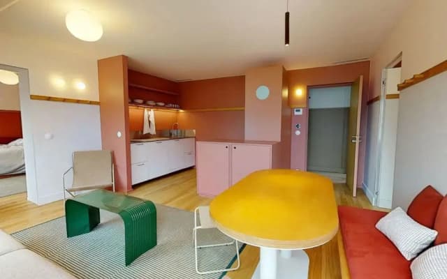 Charming 2-bed Flat w Shared Spaces - photo 2