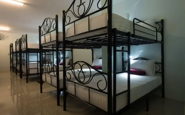 Plan B Hotel - Hostel - photo 3