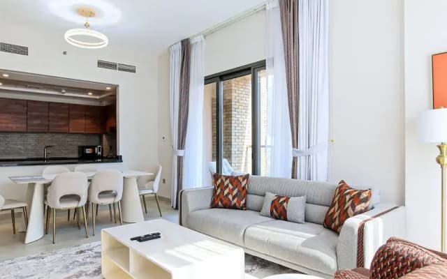Bright Spacious 2BR with Maids - photo 4