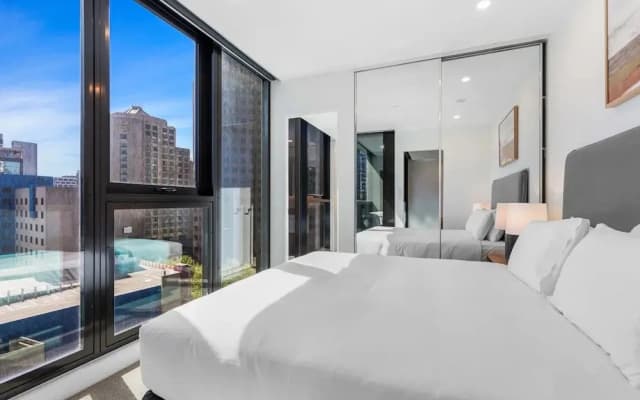 Remarkable 3-bed With City Views & Swimming Pool - photo 3