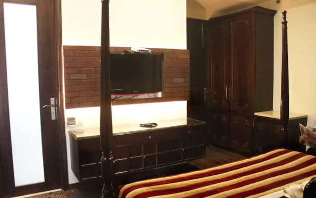 Lavish Inn - photo 3
