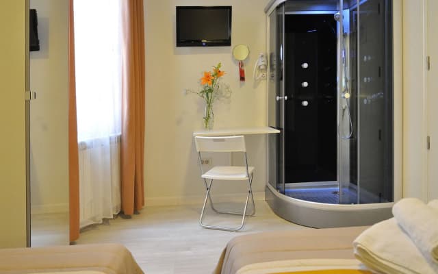 Hostal Far Home Plaza Mayor - photo 4