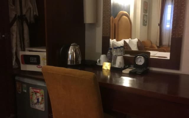 Asian Ruby Boutique - photo 4