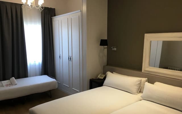 Meson Castilla Atiram Hotel  - photo 3