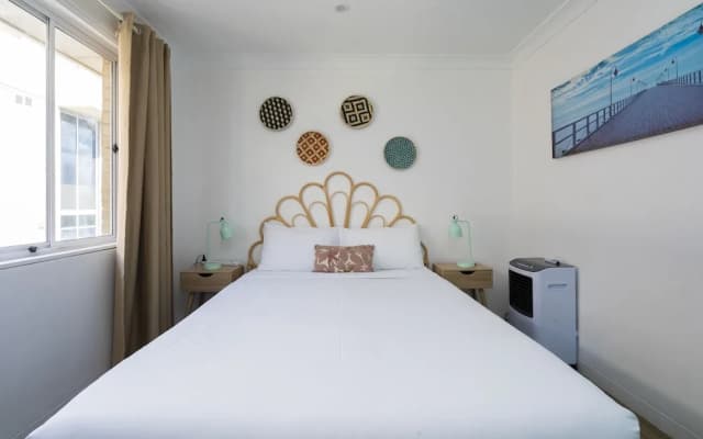 Manly Beachfront Apartment - photo 2