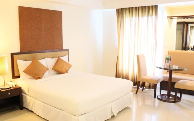 Romance Hotel Bangna - photo 4