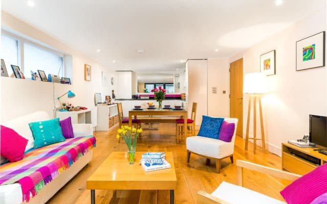 Charming Hackney Apartment with Garden - photo 4