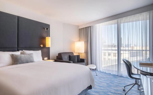 Renaissance Paris Arc de Triomphe Hotel - photo 3