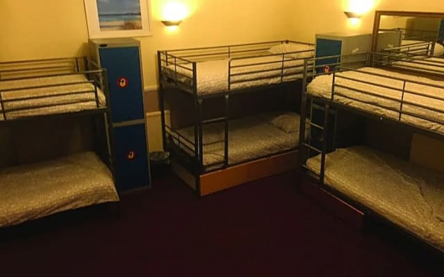 Bobby's Bunkhouse - Hostel - photo 3