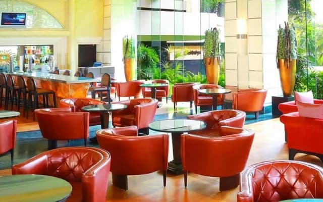 Sea View Monarch Apartment located within Cinnamon Grand Hotel Complex - photo 4