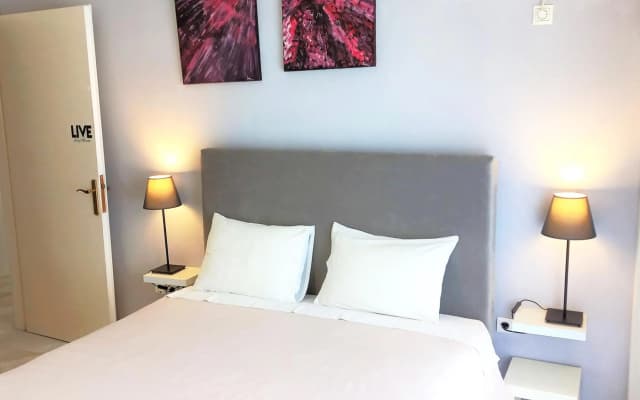 Central, Bright and Comfortable Apartment with balcony - photo 5