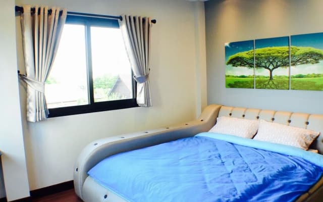 4 Bedroom House at Skytrain - photo 4