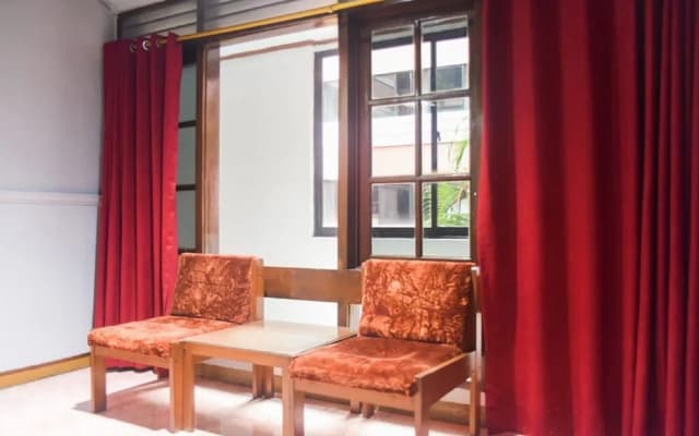 RedDoorz Plus near RSCM Jakarta - photo 3