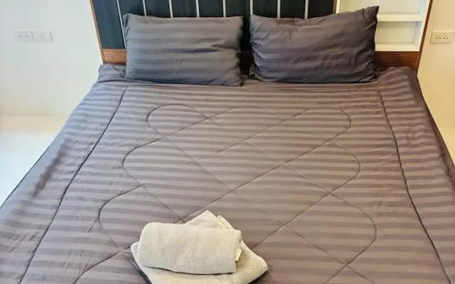 Hillside Haven-Luxury Room - photo 2