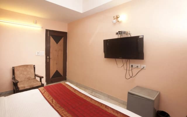 Anand Hotel With banquet hall Karol Bagh - photo 5