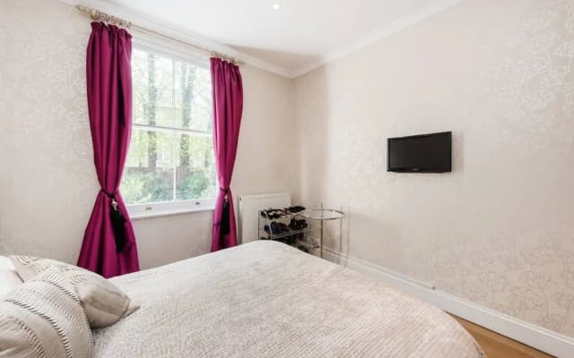 Inviting 1BD Hideaway Kensington Olympia! - photo 2