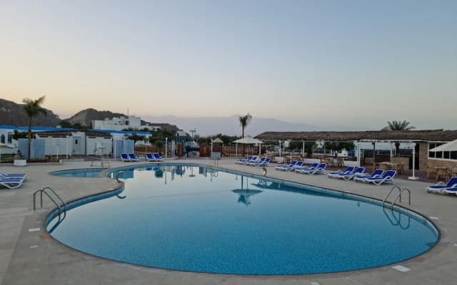 Holiday Beach Resort - photo 4
