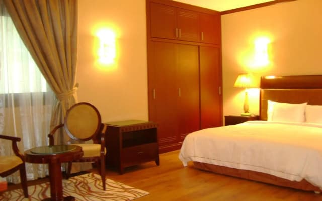 Sharjah Royal Tulip Hotel apartment - photo 5