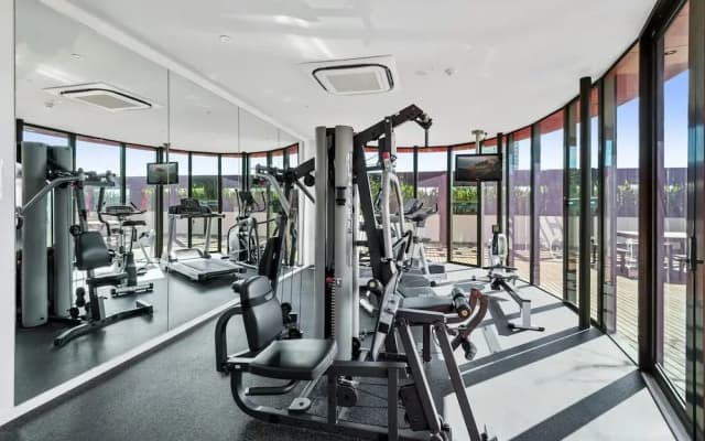 Stylish 2-bed Apartment Near MCG - photo 3