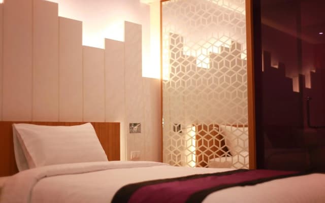 The Whisper Hotel - photo 4