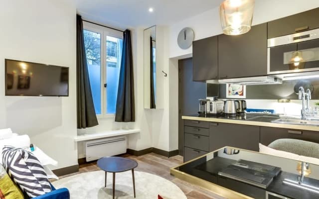 Exquisite Apartment in the Historical 7th District - photo 4