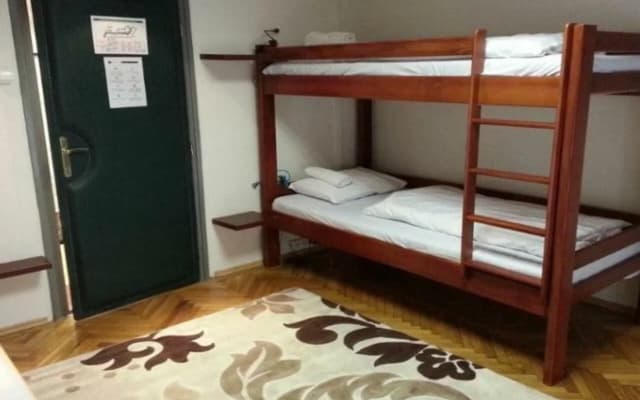 Walking Bed Budapest Hostel - photo 3