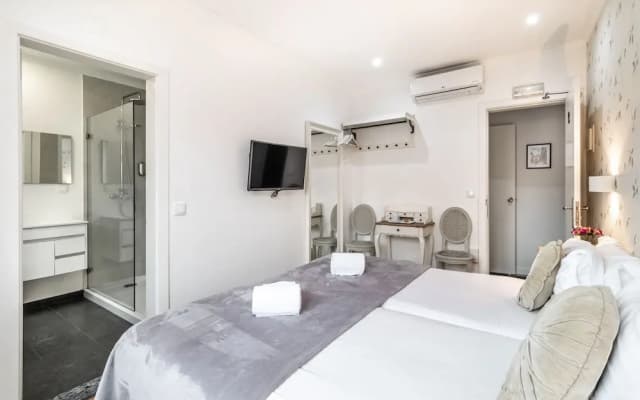 Lisbon Terrace Suites for Large Groups - photo 3