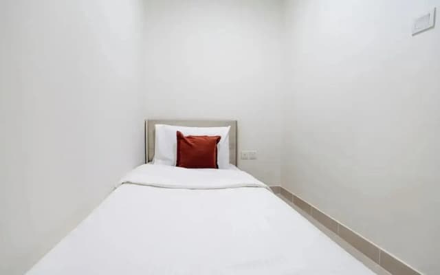 2BR plus M Pet-Friendly Prime Amenities - photo 5