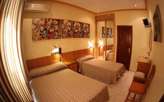 Hostal Atocha Almudena Martin - photo 4