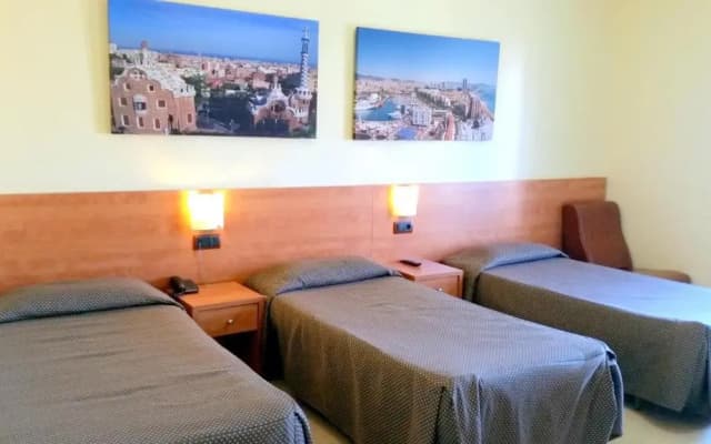 Hostal Capitol Ramblas - photo 2