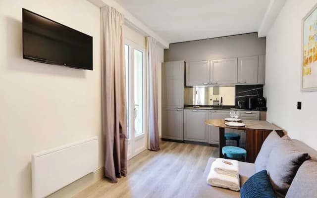 Modern Apartment With Balcony - 2br/6p- Roquette - photo 5