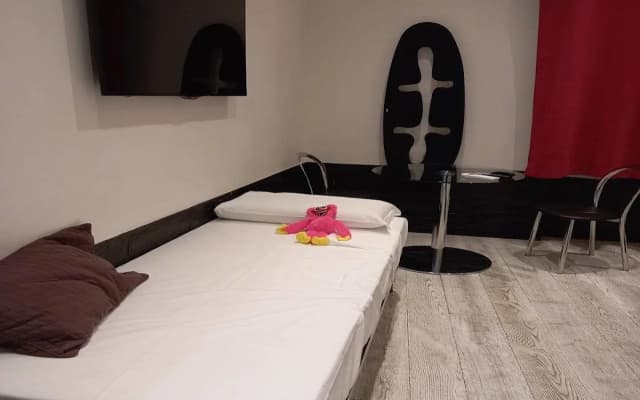 Two Chic Guesthouse - photo 5