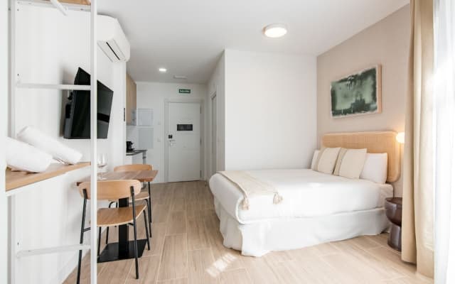 The Madrid Studios by Charming - photo 2
