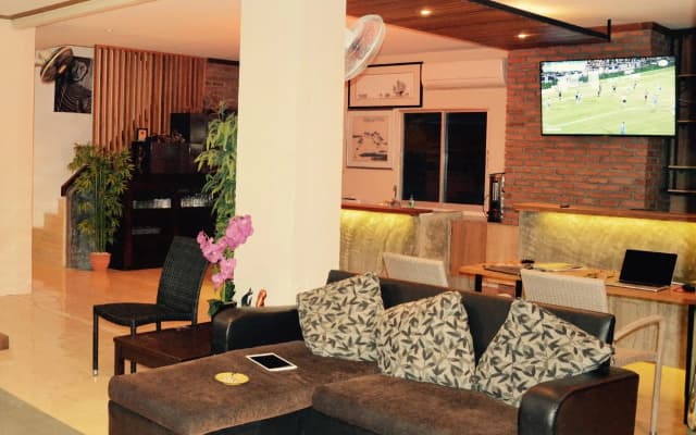 Living Room Guesthouse - photo 2