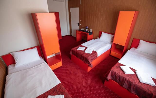 Népliget Hotel - photo 4