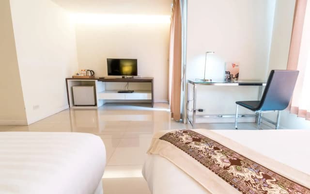 Beyond Suite Hotel - photo 3