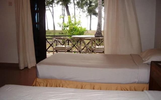 Hotel Sudara Beach Resort - photo 2