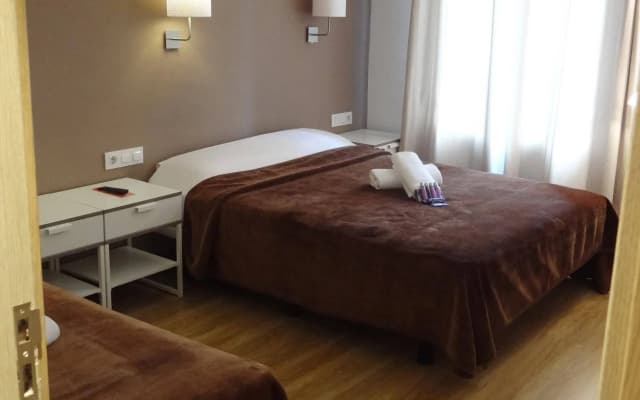 Hostal Balkonis - photo 4