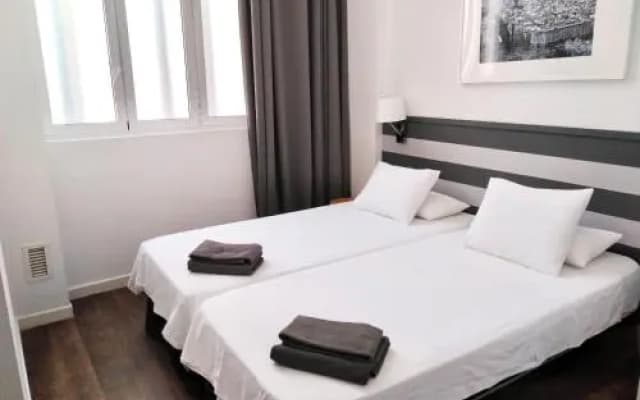 Stylish Modern Gracia Apartment 2A - photo 5