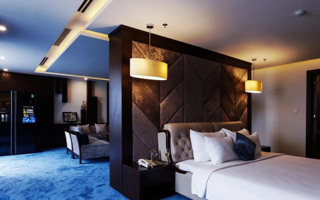 Central Luxury Ha Long Hotel - photo 2