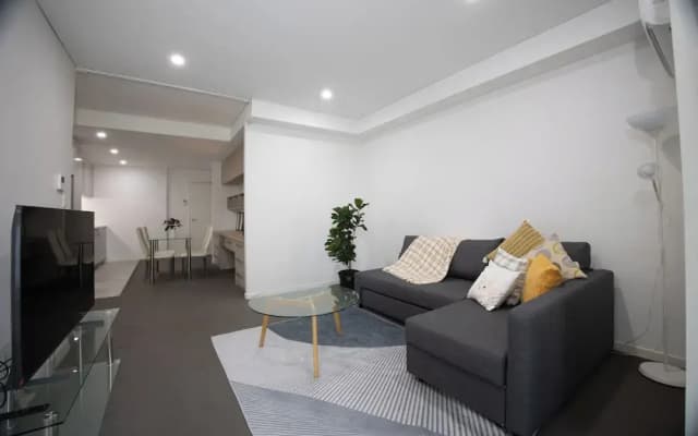 Kozyguru | Epping | Stylish 1 Bedroom Apartment - photo 2