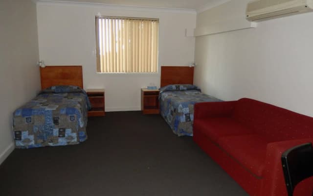 Pioneer Way Motel - photo 3