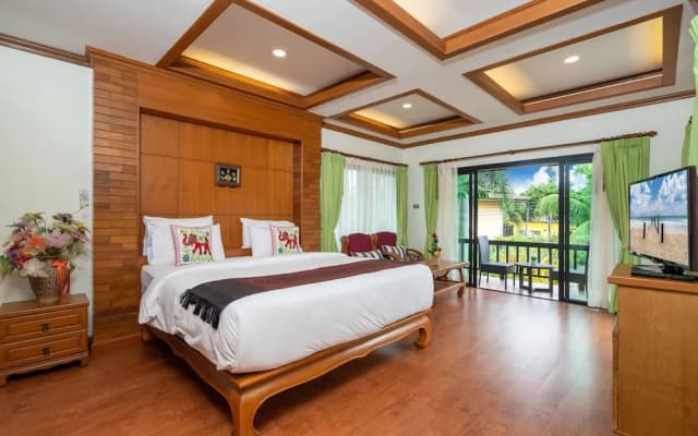 Bright Luxury Villa W Garden Pool & Sauna - photo 2