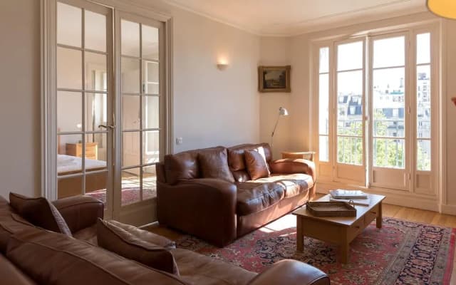 Eiffel Park Peaceful 1 Bedroom Apt Near the Eiffel Tower - photo 2