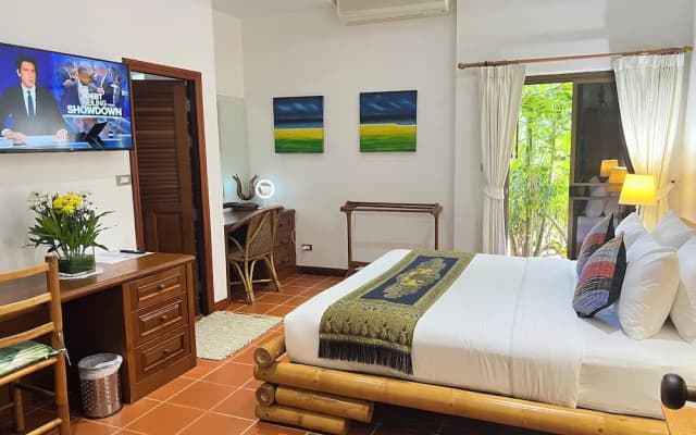 Luxury Four Bed Villa Jasmine, Infinity Pool, Full Staff , Chef and Breakfasts - photo 2