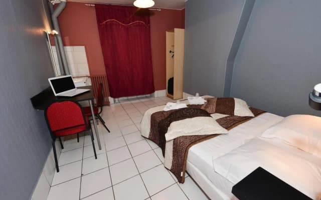 Hotel De La Poste - photo 2