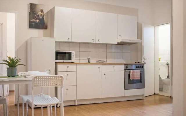 Urban Haven 1BR With 1LR Downtown - photo 4